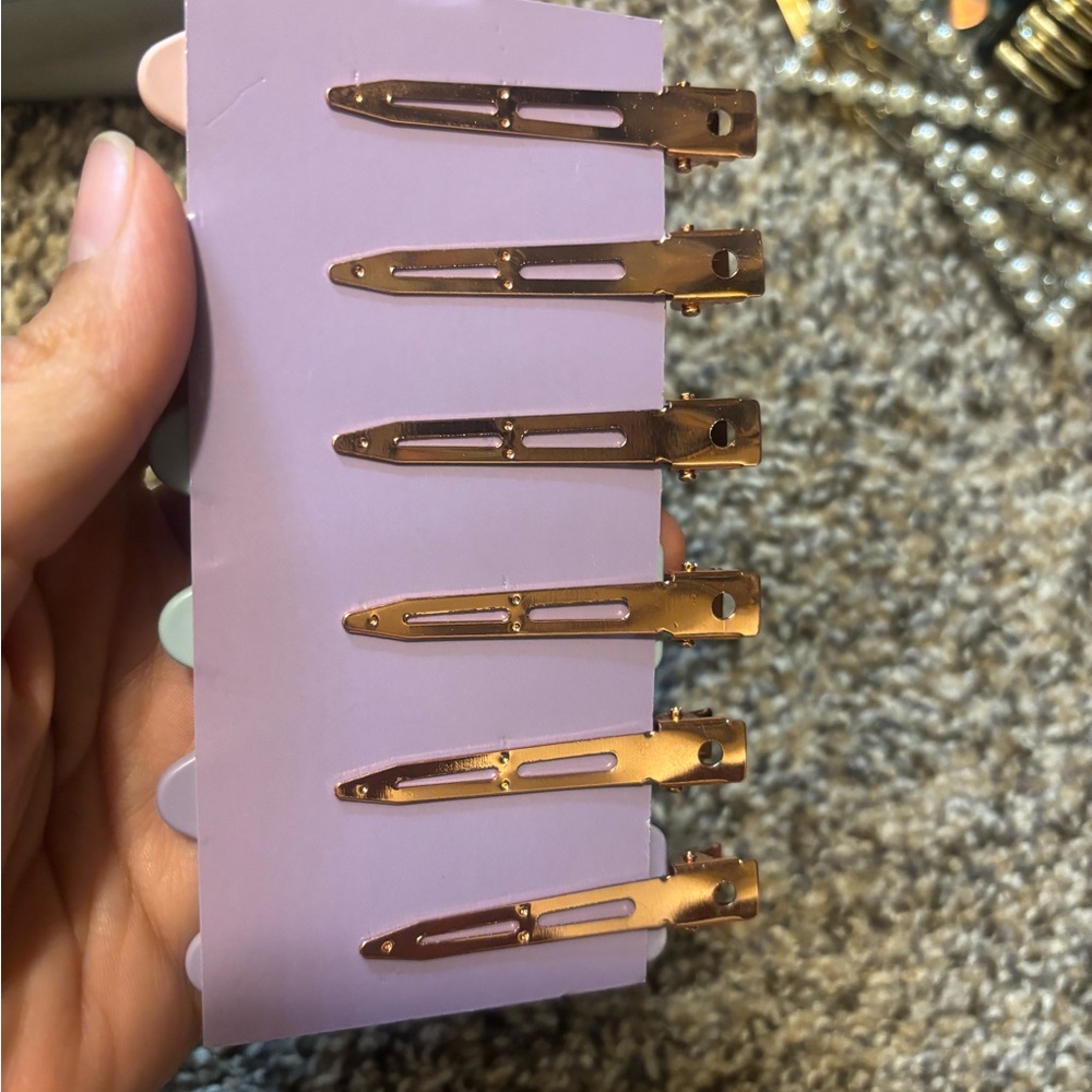 Monat Hair Clips - Picture 3 of 4
